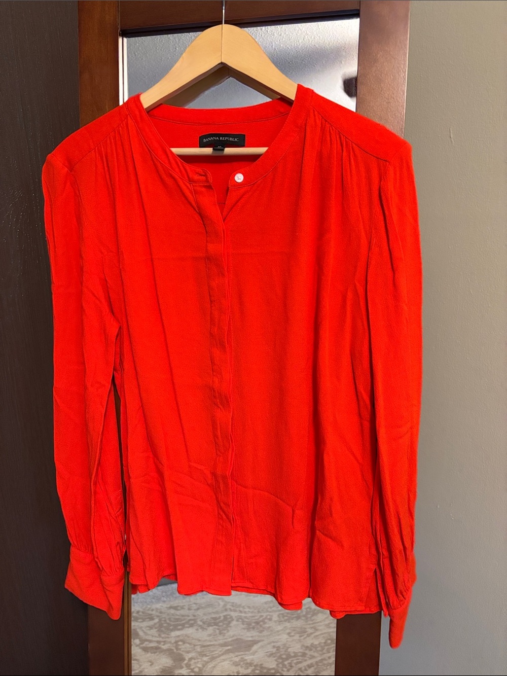 Banana republic women’s button up shirt burnt orange / red color size medium